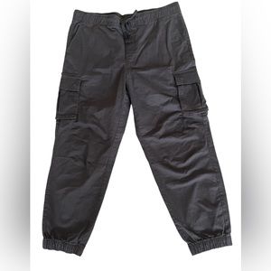 No Bounderies Men cargo pants for men. Color: grey. Size: L (36-38).